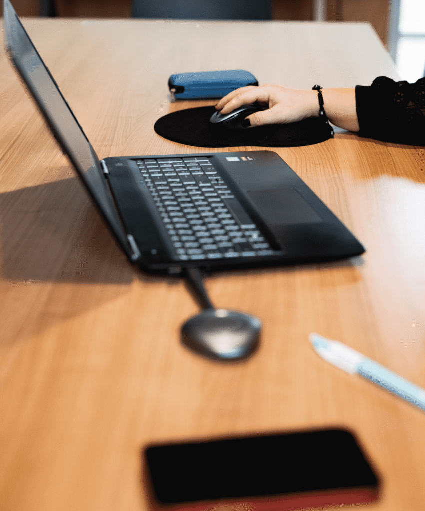 community manager et webmaster freelance agen lot-et-garonne création site internet formation instagram réseaux sociaux